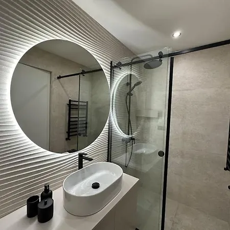 Cozy Elegant 2br + Free Parking Next To Paradise Mall Apartment Sofia